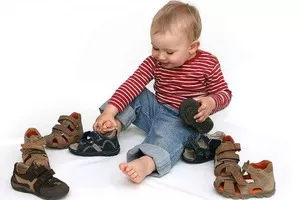 Чи потрібно ортопедичне взуття дитині зі здоровими ногами?