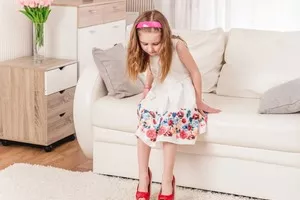 С какого возраста девочкам можно носить каблуки: мнение ортопеда 