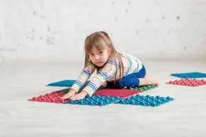 Як вибрати масажний килимок для дитини?