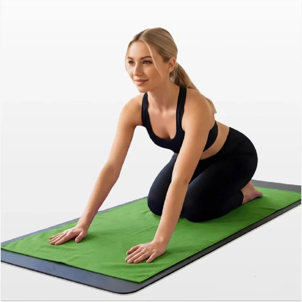 Полотенце для йоги EasyFit Yoga Mat Towel из микрофибры, зеленый