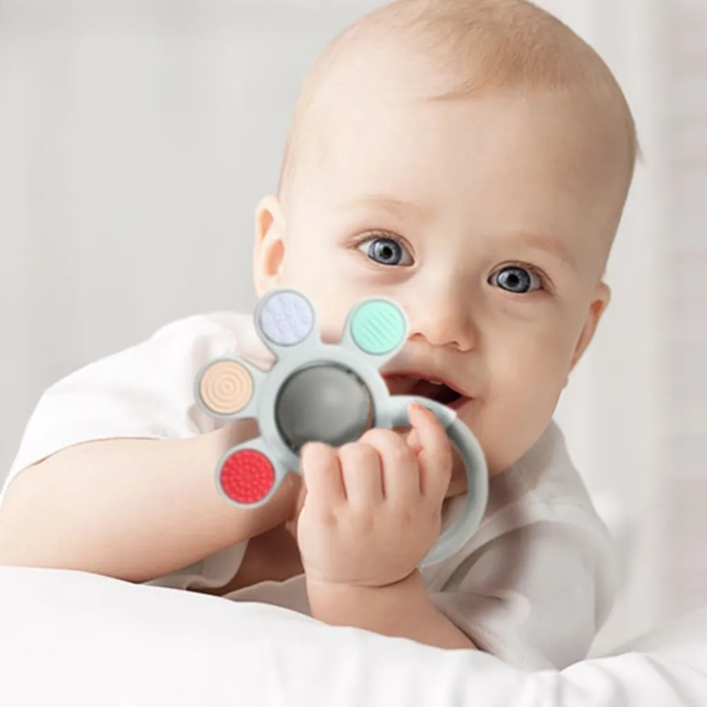 Прорізувач для зубів ортодонтичний з брязкальцем Babyono "Сонечко" Прорізувач для зубів ортодонтичний з брязкальцем Babyono "Сонечко"
