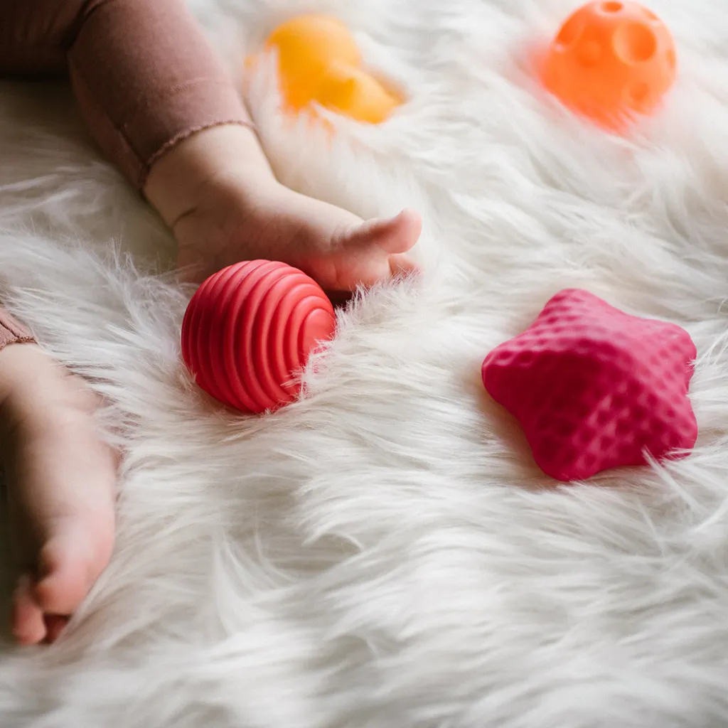 Развивающие сенсорные мячи и животные Babyono, набор 6 шт Развивающие сенсорные мячи и животные Babyono, набор 6 шт