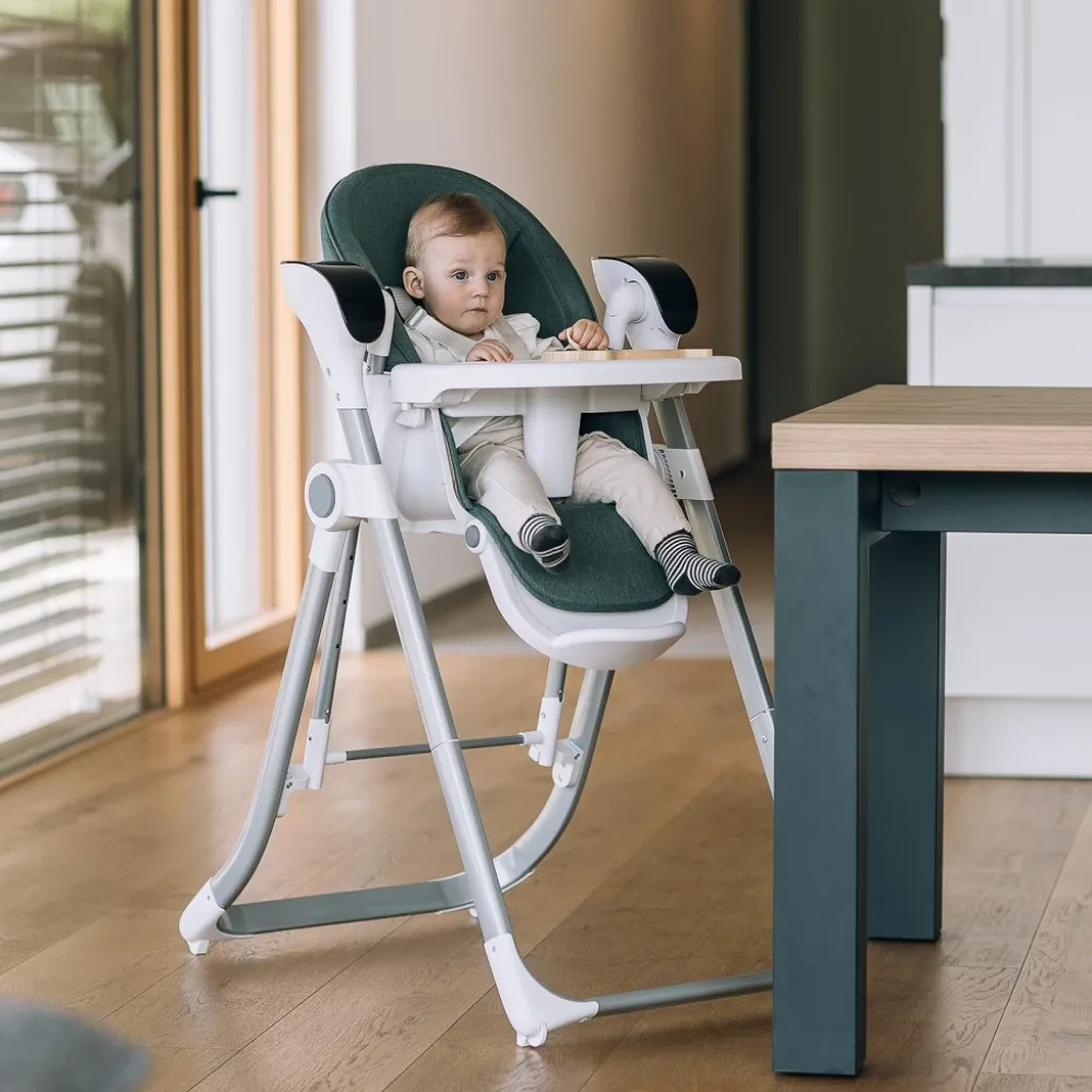 Стілець для годування дитини FreeON 3 in 1 Oli Deluxe, бежевий Стілець для годування дитини FreeON 3 in 1 Oli Deluxe, бежевий