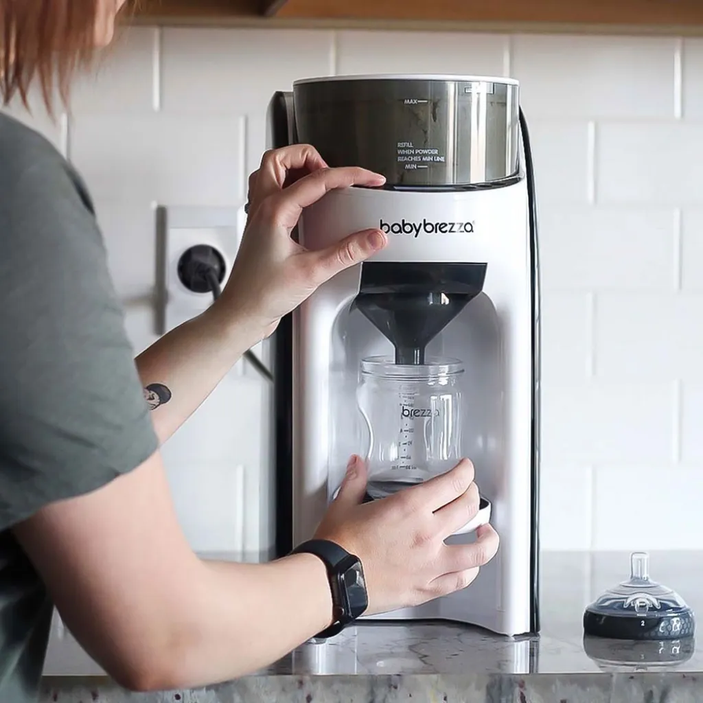 Машина для приготовления детской смеси Baby Brezza Formula Pro Advanced, белый Машина для приготовления детской смеси Baby Brezza Formula Pro Advanced, белый