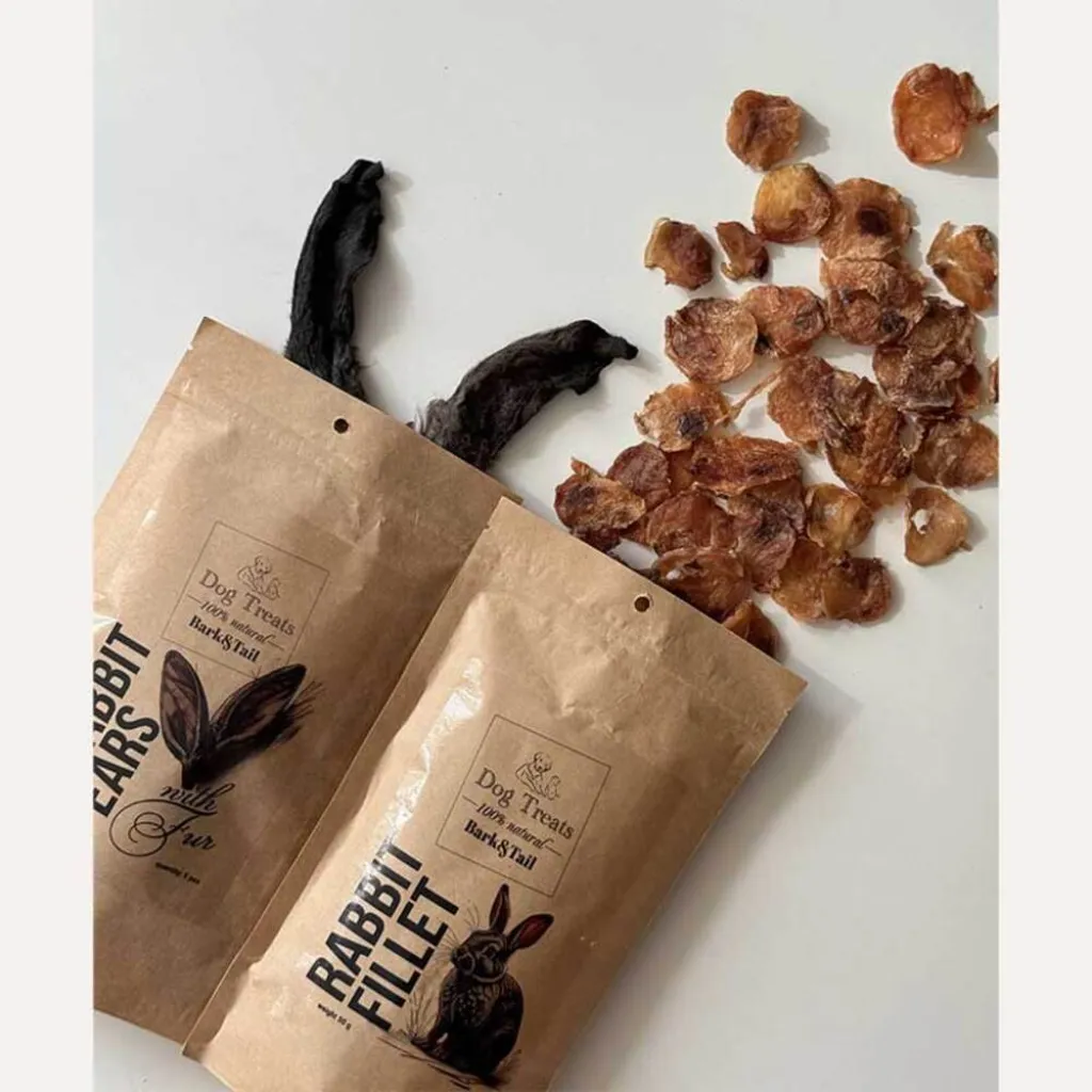 Натуральное лакомство для собак чипсы из филе кролика Bark Tail - 100 % Rabbit Fillet, 50 г Натуральное лакомство для собак чипсы из филе кролика Bark Tail - 100 % Rabbit Fillet, 50 г