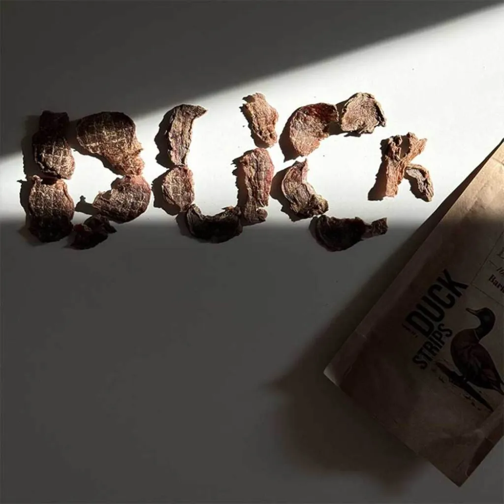 Натуральное лакомство для собак утка Bark Tail - Dog Treats 100% Duck, 50 г Натуральное лакомство для собак утка Bark Tail - Dog Treats 100% Duck, 50 г