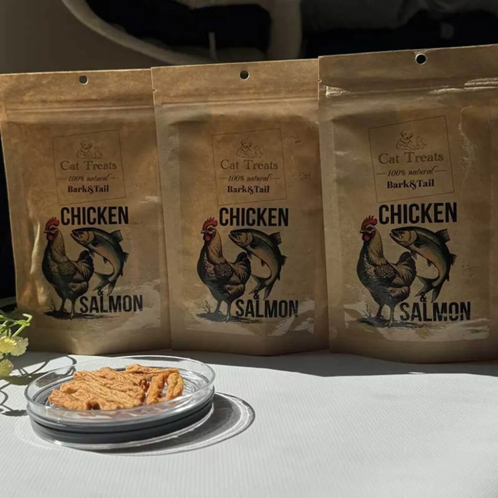 Натуральное лакомство для кошек курица с лососем Bark Tail - Cat Treats 100 % Chicken Salmon, 50 г Натуральное лакомство для кошек курица с лососем Bark Tail - Cat Treats 100 % Chicken Salmon, 50 г