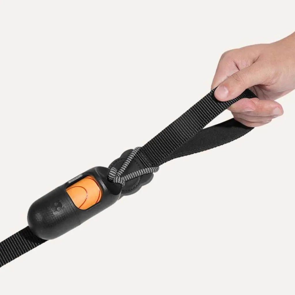 Диспенсер с рулоном пакетиков Zee.Dog - Poop Bag Dispenser Black 2.0 Диспенсер с рулоном пакетиков Zee.Dog - Poop Bag Dispenser Black 2.0