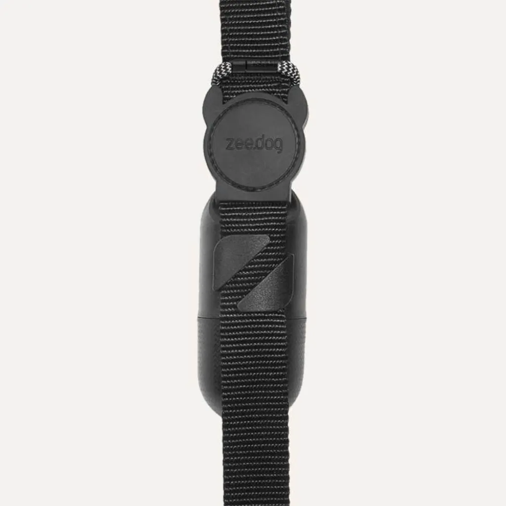 Диспенсер с рулоном пакетиков Zee.Dog - Poop Bag Dispenser Black 2.0 Диспенсер с рулоном пакетиков Zee.Dog - Poop Bag Dispenser Black 2.0