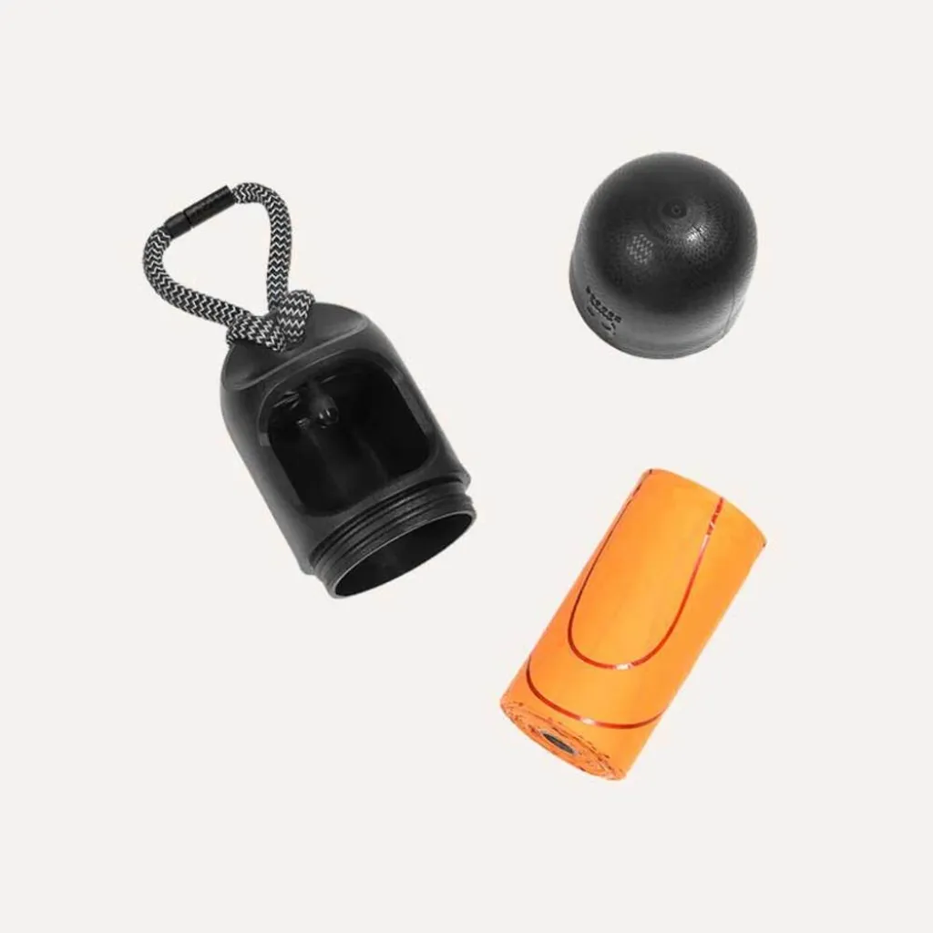 Диспенсер с рулоном пакетиков Zee.Dog - Poop Bag Dispenser Black 2.0 Диспенсер с рулоном пакетиков Zee.Dog - Poop Bag Dispenser Black 2.0