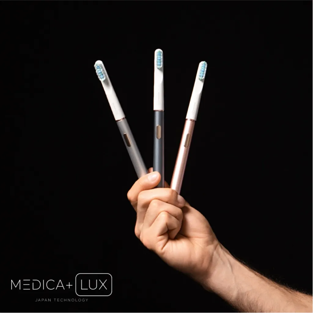 Отбеливающая звуковая зубная щетка Medica+Lux 10Х Portable, серебряный Отбеливающая звуковая зубная щетка Medica+Lux 10Х Portable, серебряный