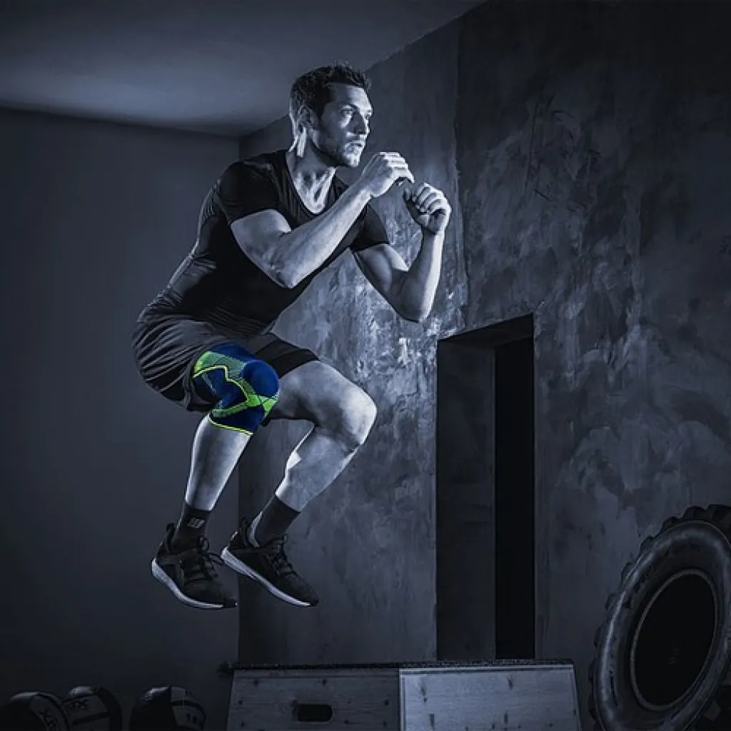 Спортивний наколінник Genumedi E + motion з силіконовим кільцем Спортивний наколінник Genumedi E + motion з силіконовим кільцем