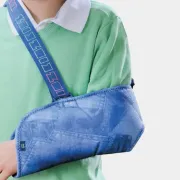 Поддерживающий бандаж для плеча Medi Arm sling детский (3-8 лет)