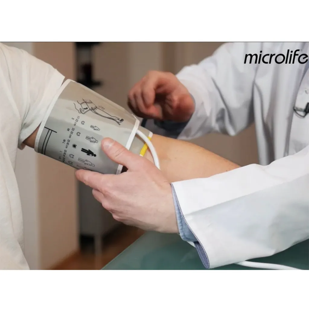 Автоматичний тонометр Microlife BP A1 Easy на плече з адаптером Автоматичний тонометр Microlife BP A1 Easy на плече з адаптером