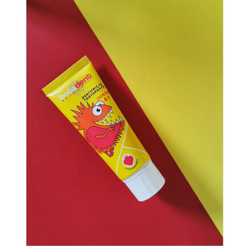 Зубна паста BETADENT STRAWBERRY JUNIOR 6+, 75 мл Зубна паста BETADENT STRAWBERRY JUNIOR 6+, 75 мл