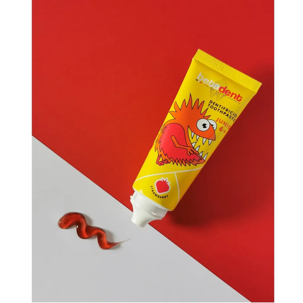 Зубна паста BETADENT STRAWBERRY JUNIOR 6+, 75 мл Зубна паста BETADENT STRAWBERRY JUNIOR 6+, 75 мл