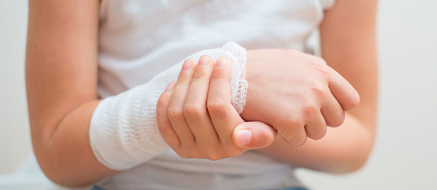 Как убрать боль при переломе руки